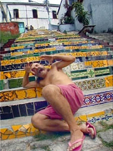 Selaron, un peintre fou qui a decide de couvrir un escalier d azulejos de tous les pays